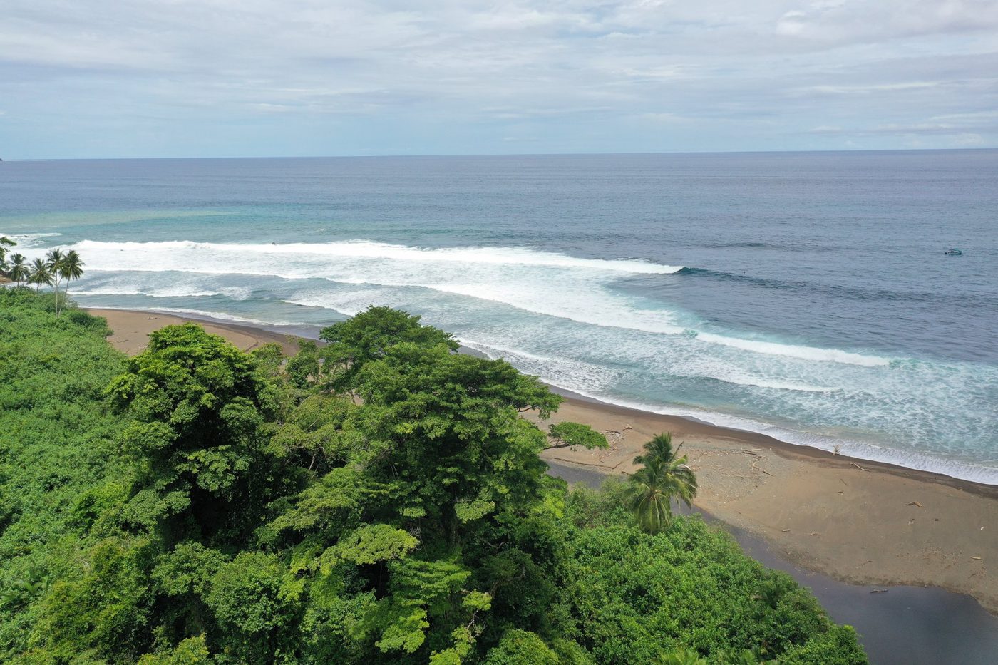 Surfing adventures Panama